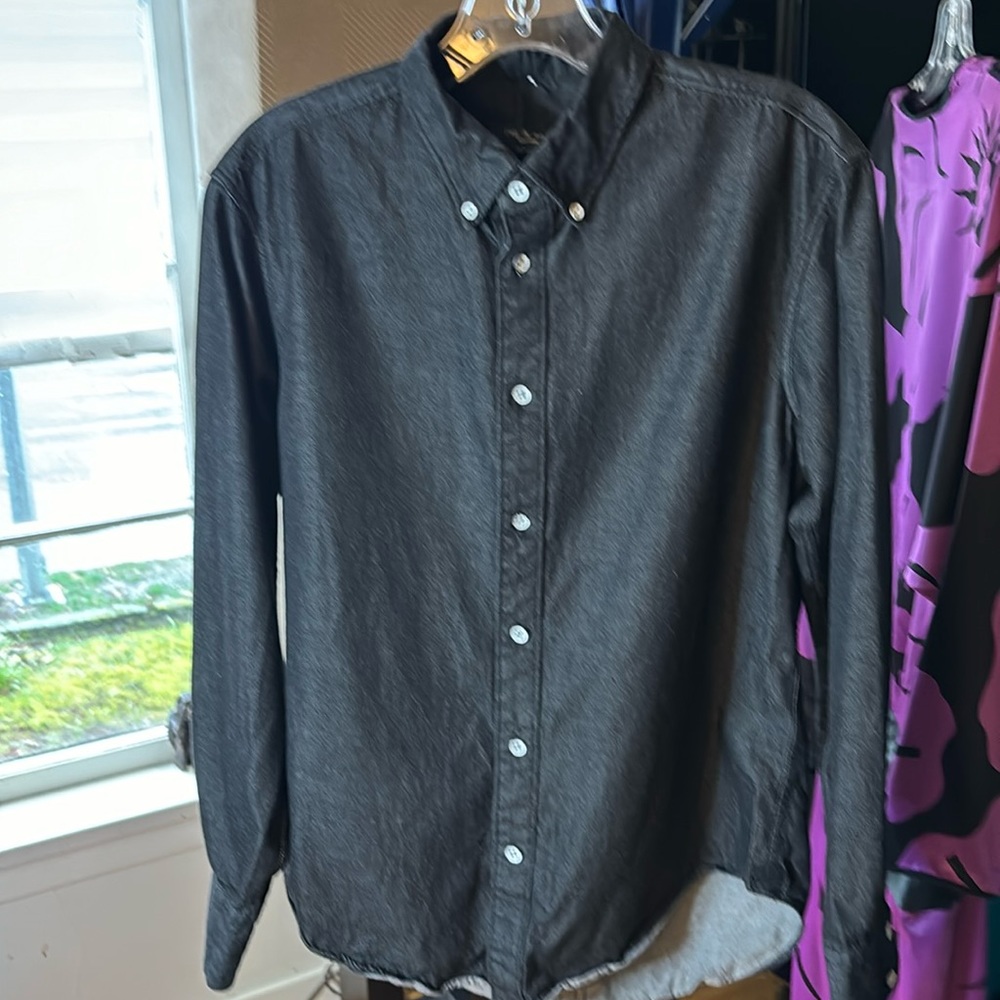 Rag & Bone slim fit size small 100% cotton buttton down shirt.